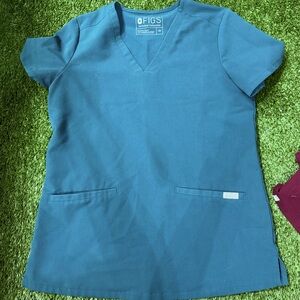 FIGS Women’s XS Carribean scrub top